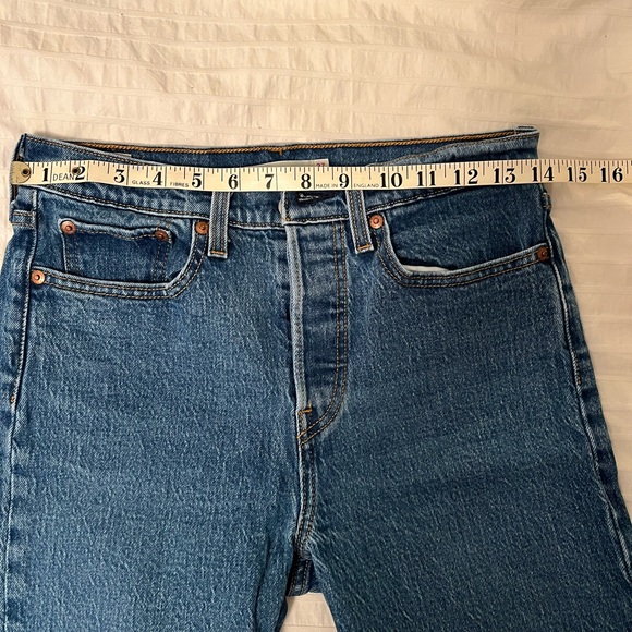 Levi’s Wedgie Straight Fit Jean - Size 27 - Medium Wash - Picture 9 of 10